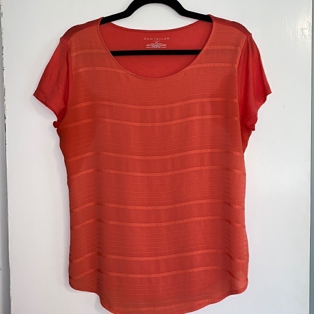 Ann Taylor short sleeve texture front shell